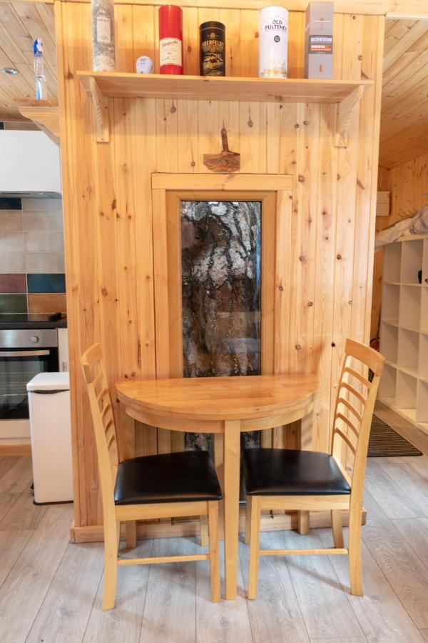 Pine Marten Bar Glenmore Treehouse أفيمور المظهر الخارجي الصورة