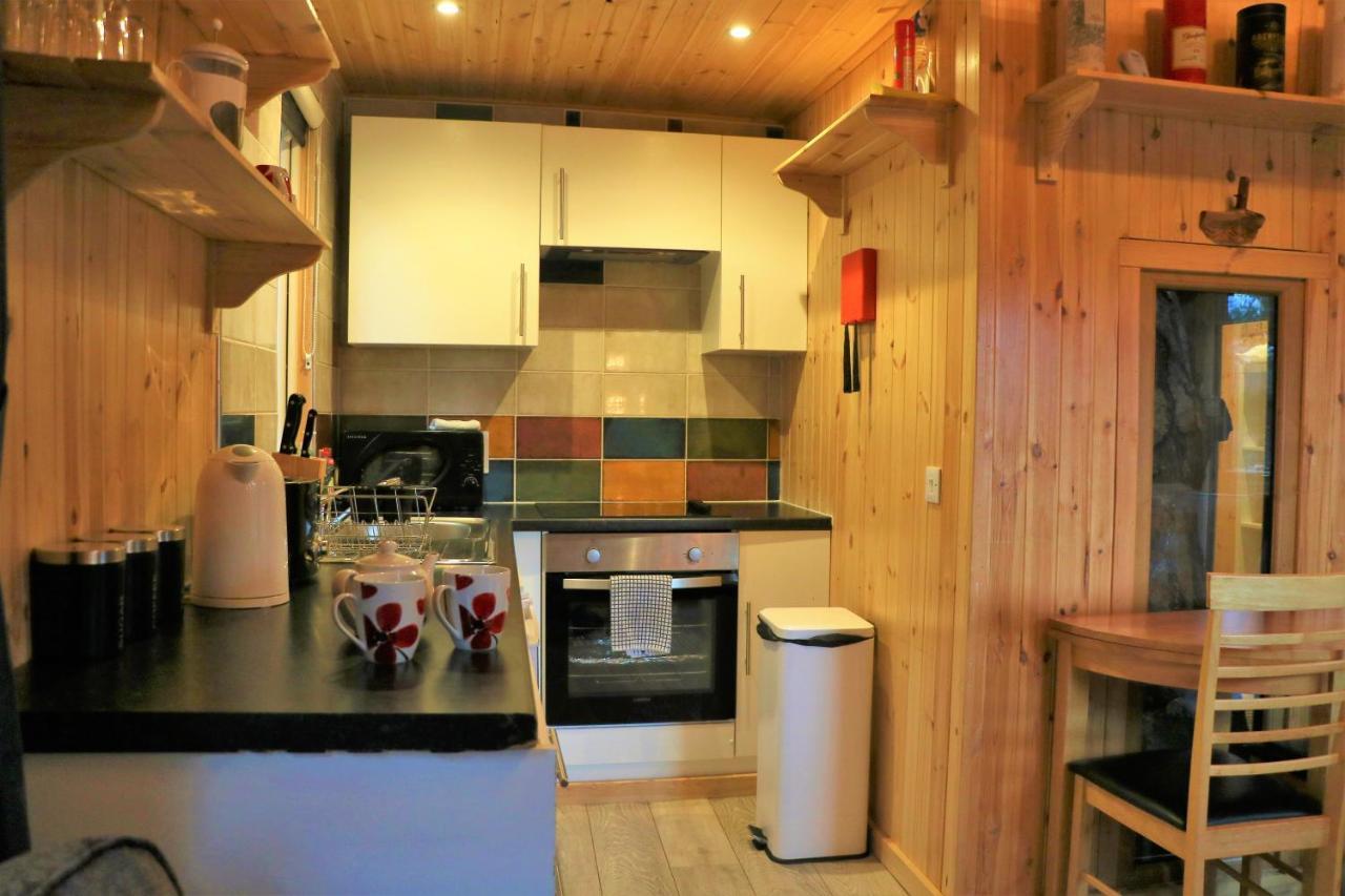 Pine Marten Bar Glenmore Treehouse أفيمور المظهر الخارجي الصورة